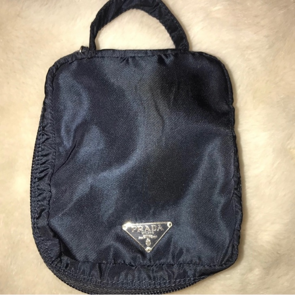PRADA cosmetic case 😍